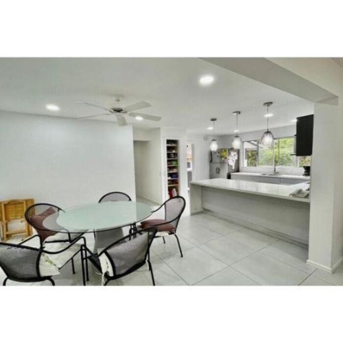 ALQUILER DE CASA, SAN JOSE, SANTA ANA, CONDOMINIO BOSQUES DE LINDORA en Santa Ana, San José — $4,000