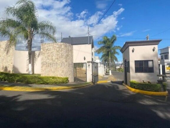 Venta de Casa de Lujo en La Guácima de Alajuela. RAH 26-1970 in Guácima, Alajuela — ₡ 140 000 000