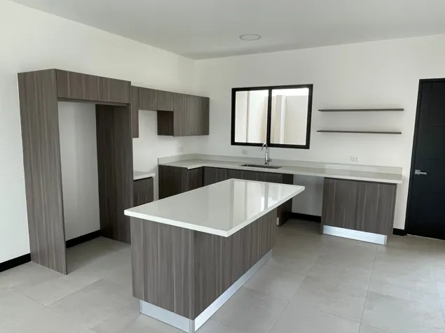 Linda casa completamente nueva en venta en condominio en Escazú, San José — $245,000