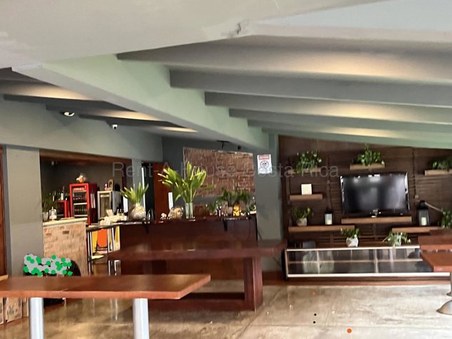 Venta de propiedad comercial adaptada para restaurante con amplios espacios #27-111 GS in Pozos, Santa Ana, San José — $1,300,000
