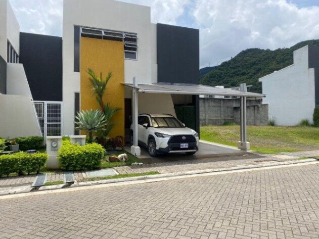 Casa en venta en condominio cerrado con excelentes amenidades y ubicación estratégica #24-652 GS in Santa Ana, San José — $335,000