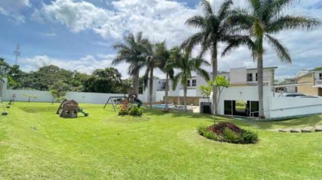 Se vende moderna casa en condominio de San Rafael Escazú 25-1893 in San Rafael, Escazú, San José — $275,000