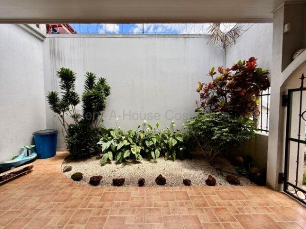 Se vende casa en La Unión Cartago 26-2220 en San Juan, La Unión, Cartago — $275,000