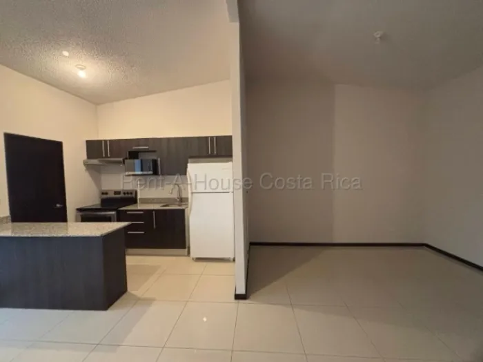 Se alquila casa en Ulloa Heredia 26-2146 en Ulloa, Heredia — $1,200 - Foto 2 de 18