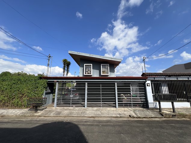 Se Vende Complejo de 3 Apartamentos Residencial en San Ramón en San Ramón, Alajuela — $468,500