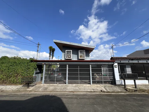 Se Vende Complejo de 3 Apartamentos Residencial en San Ramón en San Ramón, Alajuela — $468,500