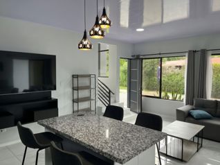 SE ALQUILA CASA CONTEMPORANEA COMPLETAMENTE AMUEBLADA EN LA HERMOSA en El General, Pérez Zeledón, San José — $1,200 - Foto 5 de 15