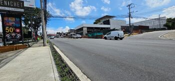 Alquiler de Local Comercial en San Rafael, Escazú. RAH 25-543 en San Rafael, Escazú, San José — $1,400 - Foto 5 de 9