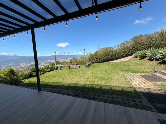 Venta de casa de montaña en Cartago, condominio Takiscú en San Rafael, Oreamuno, Cartago — $550,000 - Foto 2 de 47
