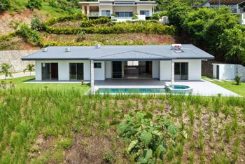 Casa Nueva de Una Planta en Venta, Atenas – Vistas Panorámicas
