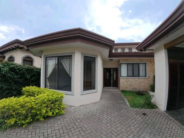 CASA EN VENTA EN CONDOMINIO LOS HIDALGOS, SANTO DOMINGO. en Pará, Santo Domingo, Heredia — ₡ 230 000 000 - Foto 2 de 43