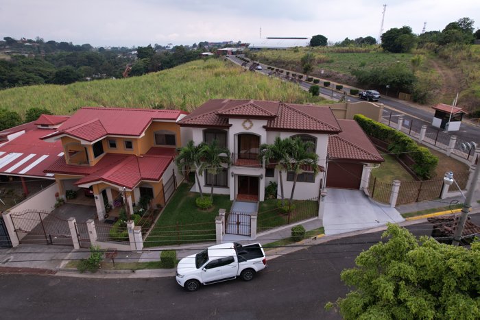 Home for sale in Costa Rica – Grecia in Grecia, Alajuela — $650,000 - Photo 2 of 18