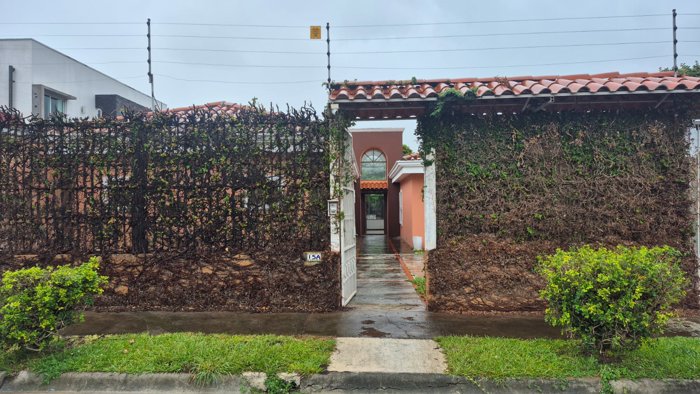 Casa en venta Residencial Lomas de Cariari in La Ribera, Belén, Heredia — $425,000