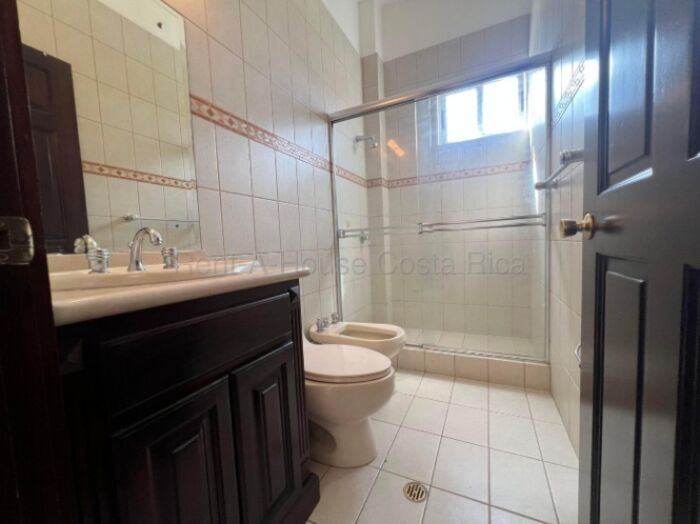 Venta Casa de Lujo 420m² en Lindora 4 Hab Acabados Premium y Exclusividad #26-1558 GS in Pozos, Santa Ana, San José — $695,000