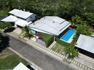 Hermosa casa de playa en condominio en Punta Leona en Jacó, Garabito, Puntarenas — $500,000 - Foto 2 de 43