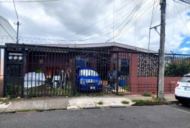 Venta de Propiedad con 3 Unidades , Oportunidad de Inversión en San Vicente de Moravia.  RAH 26-380 in San Vicente, Moravia, San José — $355,000