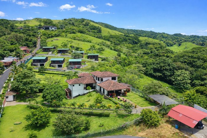 Inversión con Cabañas y Finca Privada en Piedades, Santa Ana in Piedades, Santa Ana, San José — $1,800,000