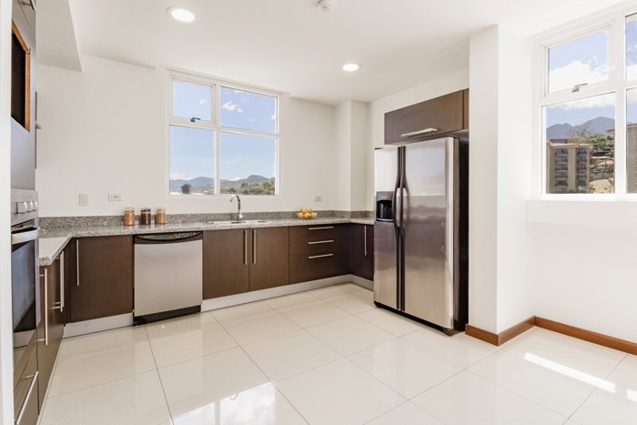UN OASIS EN MEDIO DE LA CIUDAD in Escazú, San José — $420,764 - Photo 2 of 19