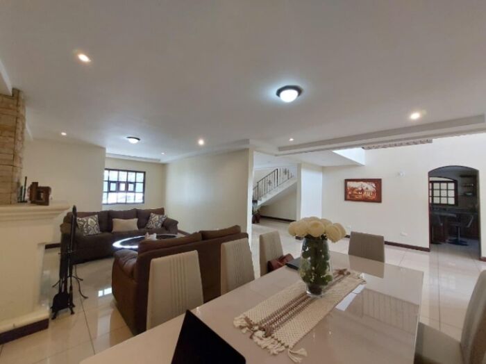 Se vende espaciosa casa en San Miguel de Santo Domingo 26-693 in San Miguel, Santo Domingo, Heredia — $510,000