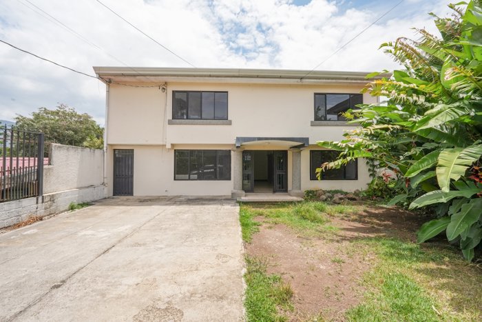 Casa de 4 Habitaciones con uso de suelo mixto en Escazú en San Rafael, Escazú, San José — $475,000 - Foto 2 de 22