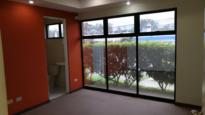 Edificio/ Oficinas en alquiler en El Barreal de Heredia. PC 9969461 in Ulloa, Heredia — $7,620