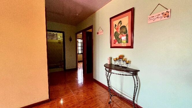 SE VENDE CASA AMPLIA CON APARTAMENTO INDEPENDIENTE Y GRAN TERRENO EN PALMA CORES en Daniel Flores, Pérez Zeledón, San José — $165,000