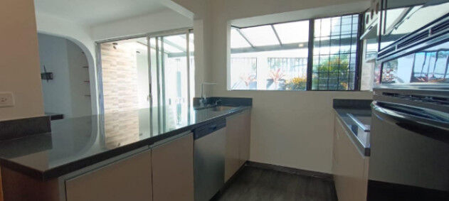 Venta de casa en Escazú San Rafael, en Urbanización privada en San Rafael, Escazú, San José — $170,000