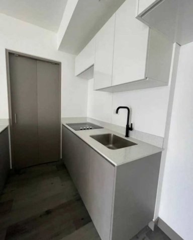 VENDO HERMOSO APARTAMENTO CON PARQUEO EN TORRE SER, ESCALANTE in Carmen, San José — $1,400 - Photo 2 of 24