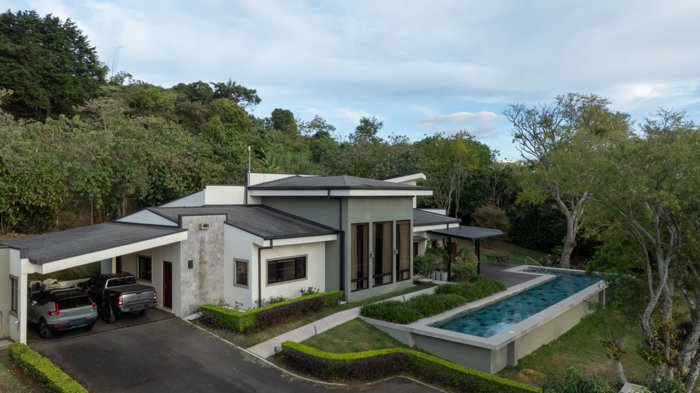 SE VENDE PROPIEDAD DE LUJO EN BARVA DE HEREDIA 5322m2 in Barva, Heredia — $974,000