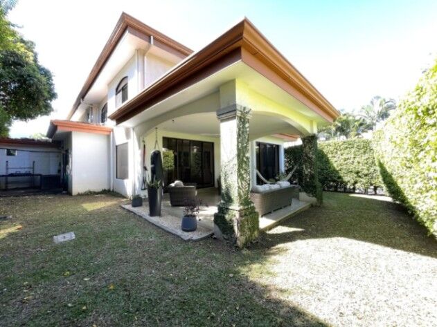 VENDO CASA EN POZOS DE SANTA ANA. in Pozos, Santa Ana, San José — $429,000