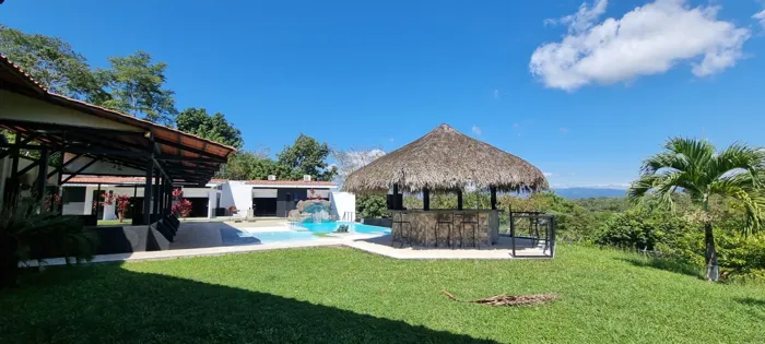 SE VENDE QUINTA PROPIEDAD EXCLUSIVA MULTIPROPÓSITO en La Ceiba, Orotina, Alajuela — $1,400,000
