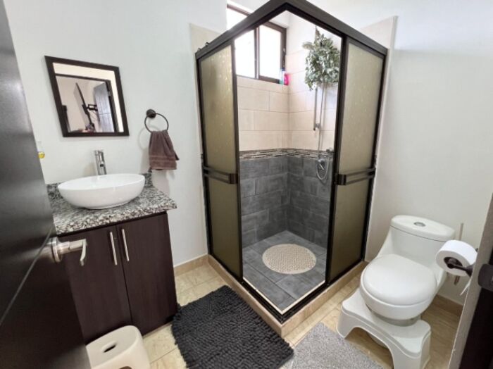 Venta de Casa en Condominio privado en el alto de Guadalupe  en Guadalupe, Goicoechea, San José — $153,000