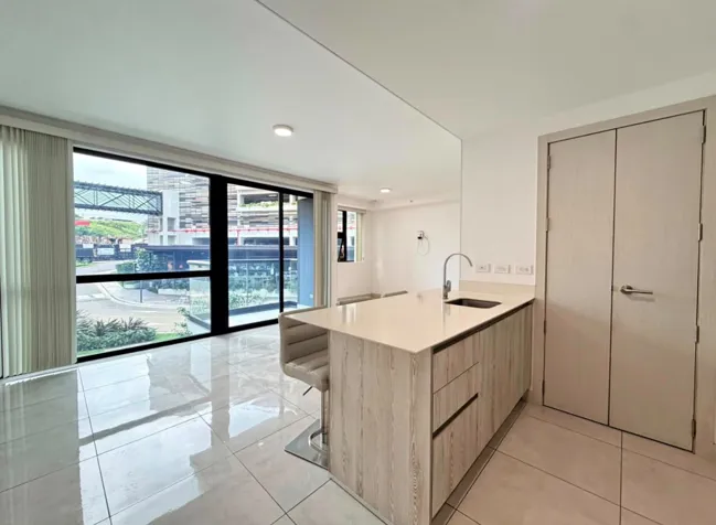 SE ALQUILA APARTAMENTO EN LA SABANA, SAN JOSÉ en Carmen, San José — $1,600
