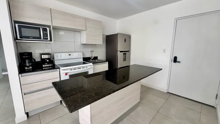 Venta Apartamento Primer Piso Línea Blanca y Jardín en Curridabat en Granadilla, Curridabat, San José — $160,000 - Foto 3 de 38