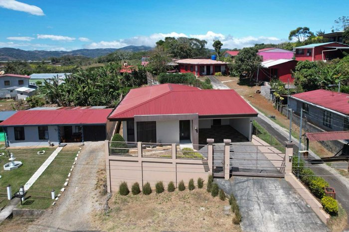 Home For Sale In San Ramón, Alajuela en San Ramón, Alajuela — ₡ 95 000 000