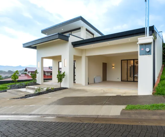Home for Sale in Grecia | Mountain Views & Renovated in Puente De Piedra, Grecia, Alajuela — ₡ 239 000 000