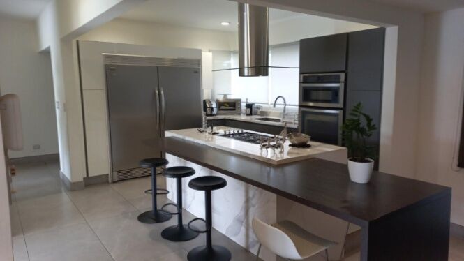 Espectacular casa estilo contemporáneo ubicada en el distrito más lindo del cantón de Goicoechea en Mata de Plátano, Goicoechea, San José — $445,000