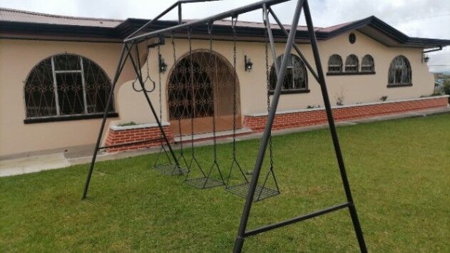 SE VENDE HERMOSA PROPIEDAD EN PACAYAS DE CARTAGO en Pacayas, Alvarado, Cartago — ₡ 160 000 000