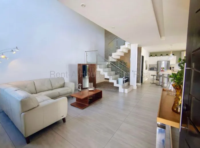 Amplia casa en venta, Rio Segundo de Alajuela, Tierras de Santiago, Costa Rica en Río Segundo, Alajuela — $325,000 - Foto 3 de 20