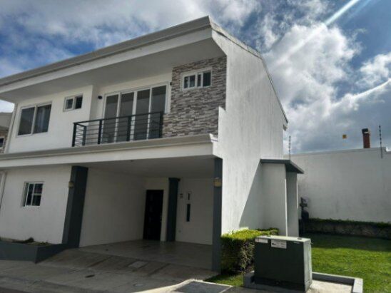 se alquila espaciosa casa en condominio de Santa Ana 26-667 in Santa Ana, San José — $1,500