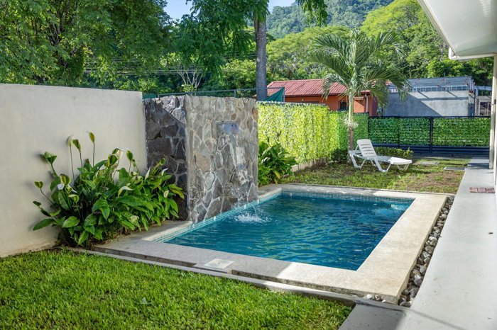 Se vende propiedad con 2 casas independientes, cerca Punta Leona (MV) en Tárcoles, Garabito, Puntarenas — ₡ 140 000 000