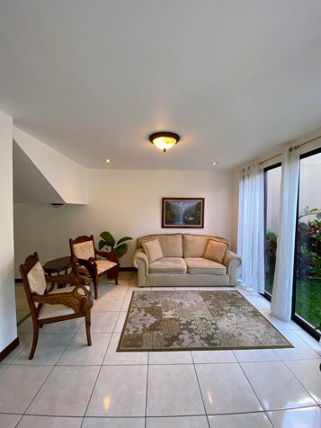 Venta de casa en Guachipelin de Escazú en Escazú, San José — $398,500 - Foto 2 de 25