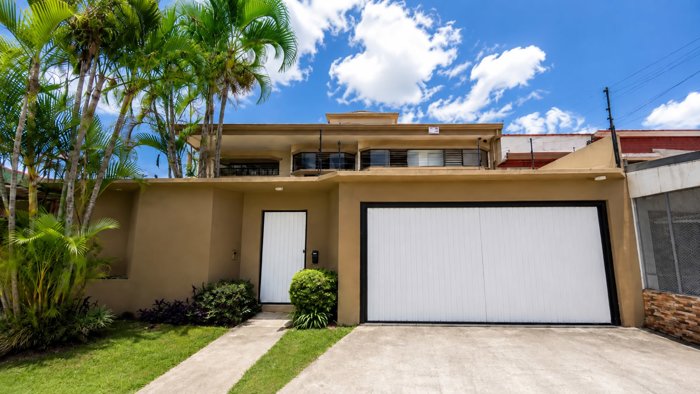 Casa en Lomas de Ayarco, Residencial in Curridabat, San José — $295,000