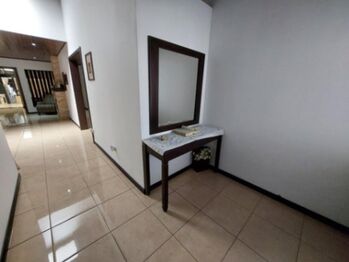 Se vende lujosa casa con uso de suelo mixto en Santo Tomas Heredia 25-1934 en Santo Tomás, Santo Domingo, Heredia — $520,000 - Foto 4 de 22