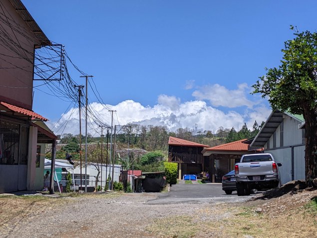 Se vende casa en remate bancario, para inversión o vivienda - Sarchi en Sarchí Norte, Sarchí, Alajuela — $104,720 - Foto 2 de 37