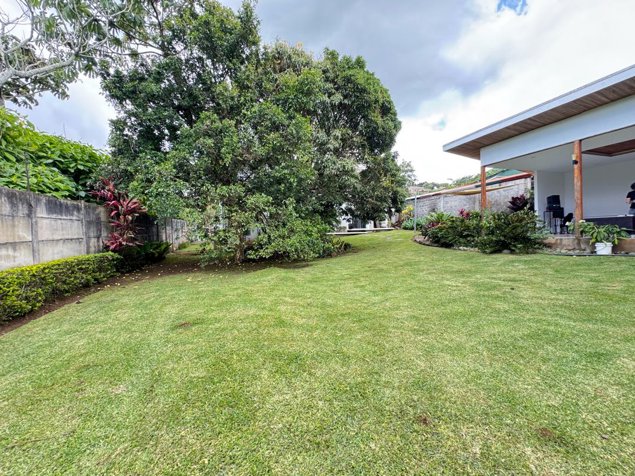 SE VENDE CASA MODERNA ESPECTACULAR EN SAN ISIDRO DE HEREDIA in San Isidro, Heredia — $650,000 - Photo 2 of 16