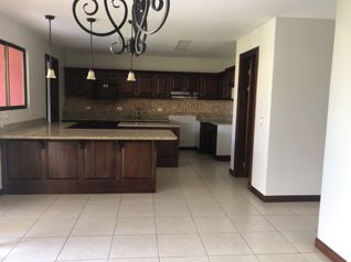 ALQUILO CASA EN CONDOMINIO SAN JOAQUIN DE FLORES en San Joaquín, Flores, Heredia — $1,800 - Foto 5 de 13
