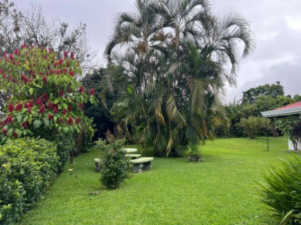 Hermosa casa en Condominio, Santo Domingo de Heredia, 1,770 mtrs2 en Santa Rosa, Santo Domingo, Heredia — ₡ 250 000 000