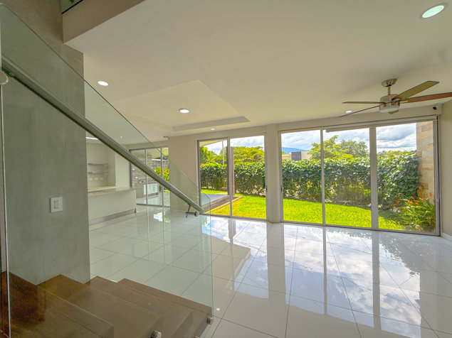 🏡 Casa en alquiler en La Guácima | 4 habitaciones + oficina ✨ en Guácima, Alajuela — $2,600 - Foto 3 de 32