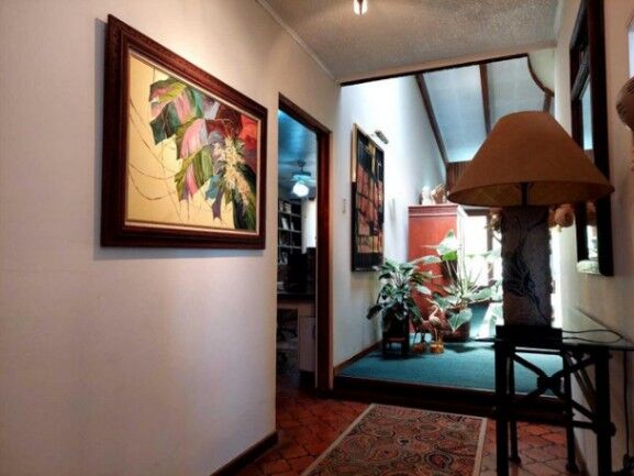 Se vende espaciosa casa con amplio patio en La Sabana San José 25-836 en Mata Redonda, San José — $375,000 - Foto 3 de 22